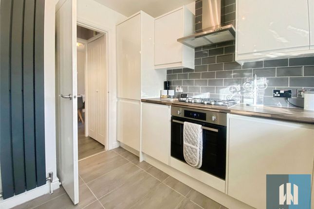 54, Spring Bank Drive, West Yorkshire photo 3