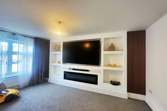 9 Edward Drive, New Farnley, Leeds photo 5
