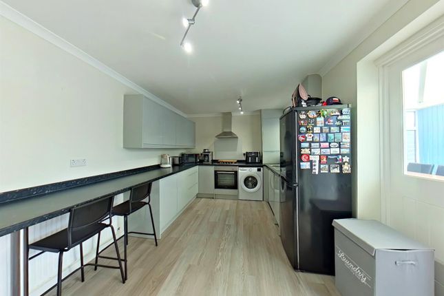 46, Fell Drive, Gosport photo 3