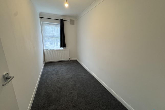 74C Argyle Road, Ilford photo 3