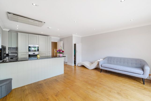 5, The Willows, Surrey photo 3