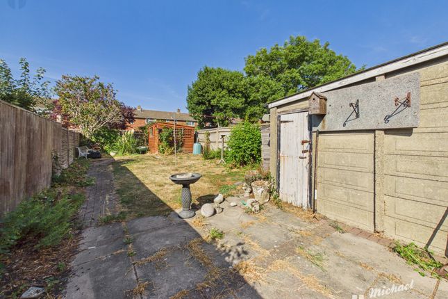 31 Meadowcroft, Aylesbury photo 3
