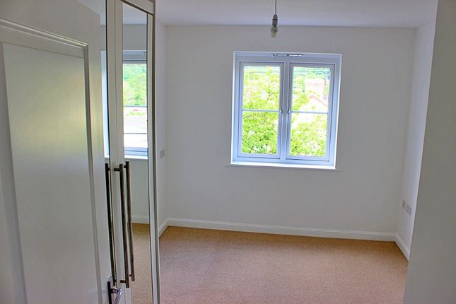 Flat 166, Heol Gruffydd, Pontypridd photo 5