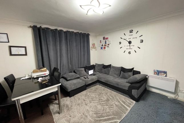 14, Benyon Path, South Ockendon photo 2