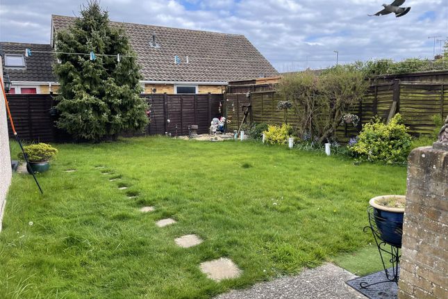 57, Oakcroft Gardens, Littlehampton photo 3