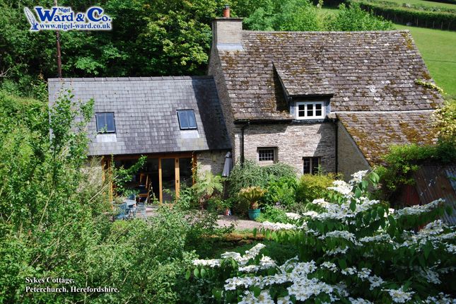 Thumbnail Cottage for sale in Mowbage Lane, Peterchurch, Herefordshire