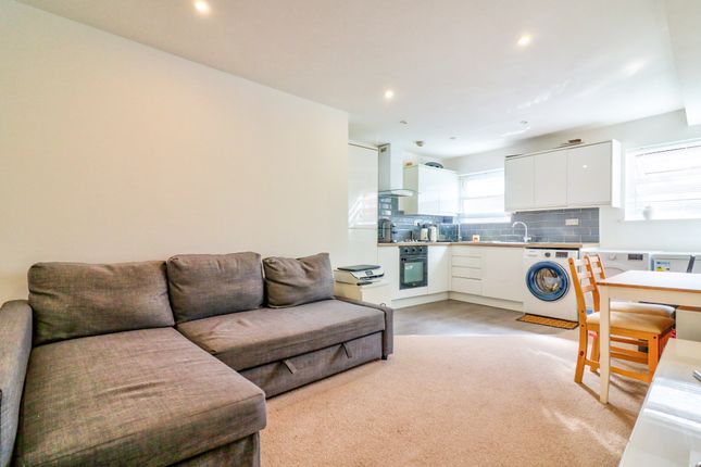 Thumbnail Flat for sale in Windsor Court, Rugby