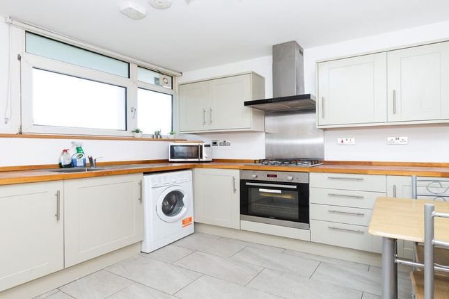 Thumbnail Flat to rent in Rowstock Gardens, London