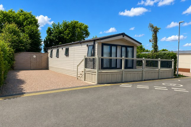 2-bed caravan on 1a Heron Orchard Holiday Park, Frostley Gate, Holbeach, £125,000