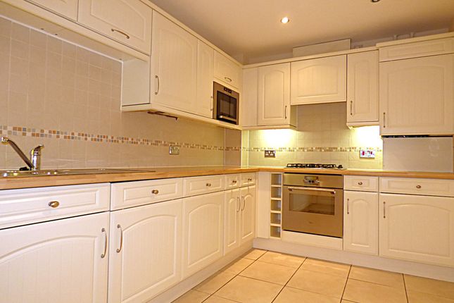 21, Henry Laver Court, Colchester photo 2