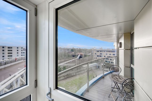 Flat 59, 9 Queensland Road, London photo 2