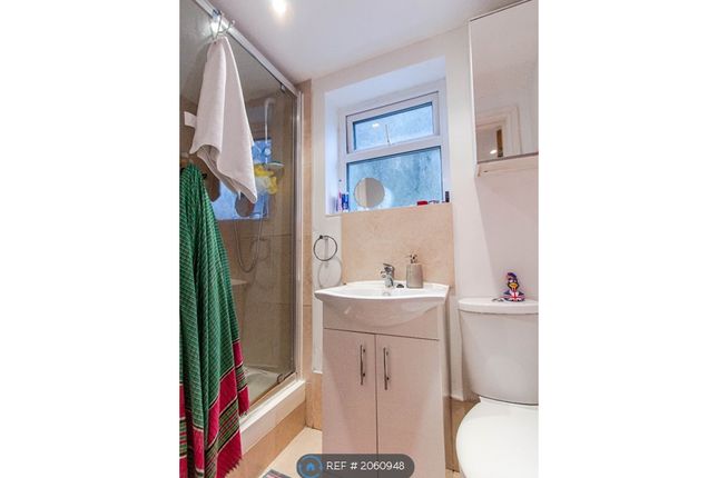 Bungalow to rent in Hallswelle Road, London