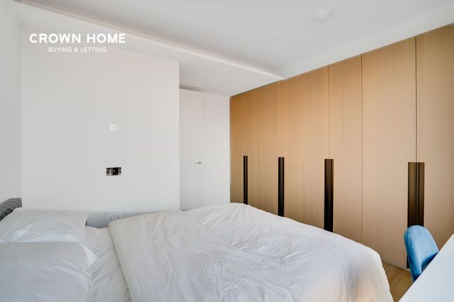 Flat for sale in Casson Square, South Bank
