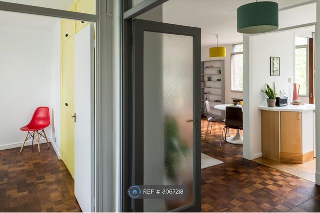 Flat, Romney Court Haverstock Hill, London photo 3