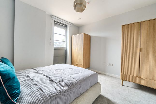 31, Fleming Way, Isleworth photo 2