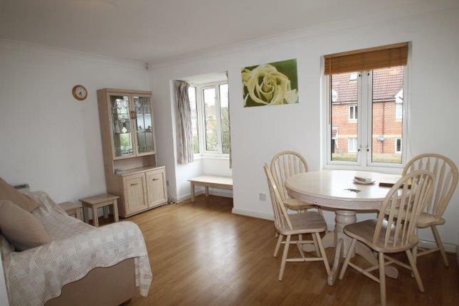 Flat to rent in Dorset Mews, London