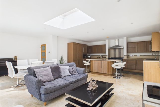 4-bed house on 34, Coppermill Road, Berkshire, £833,000
