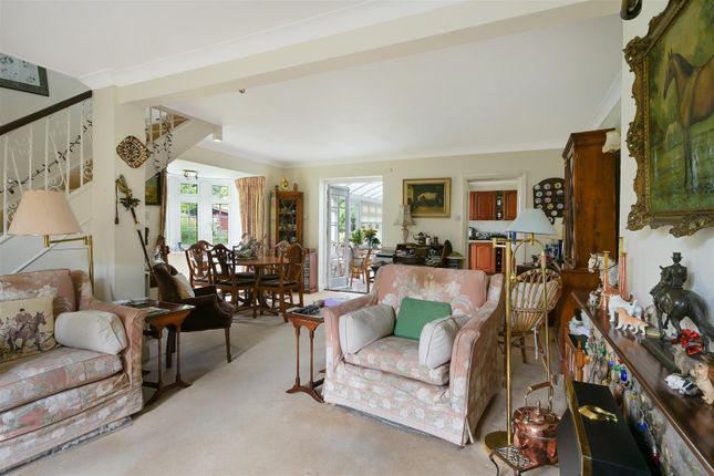 Pixie Cottage, Sandy Lane, Kingswood photo 2