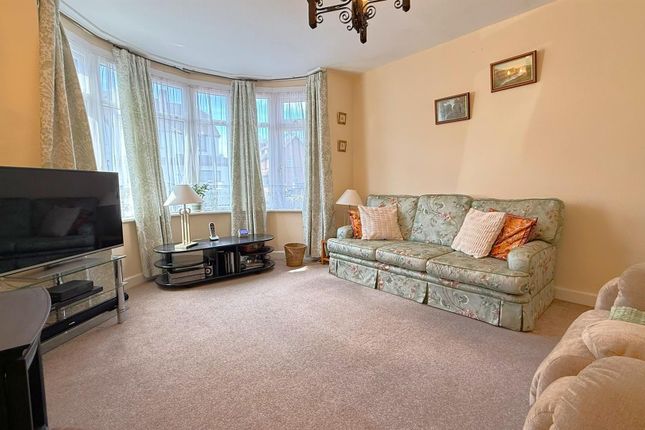 2, Wychall Park Grove, Birmingham photo 3