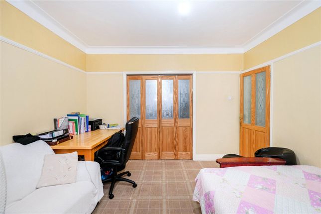 End terrace house for sale in Meads Lane, Seven Kings