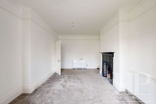 Lower Flat, 12 Grosvenor Road, East Grinstead photo 5