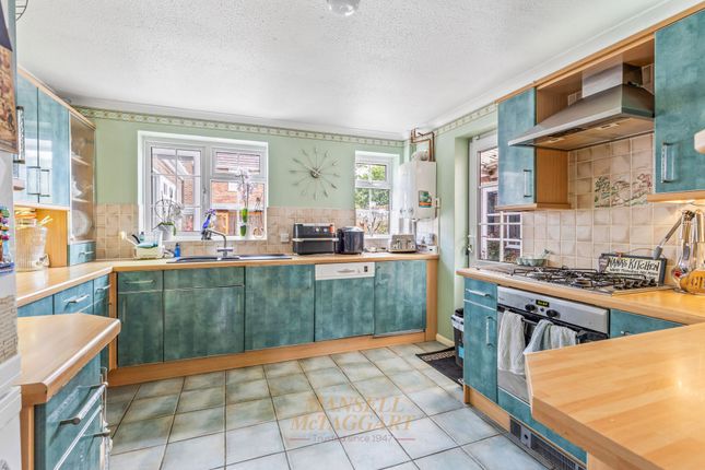 42 Hophurst Drive, Crawley photo 3