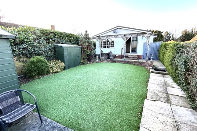 Mobile/park home for sale in Lippitts Hill, Loughton