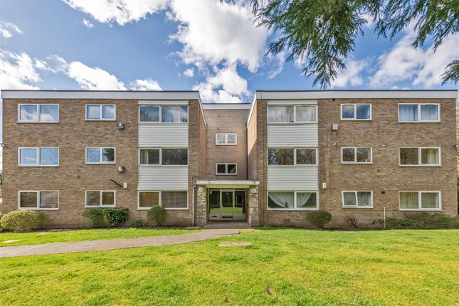 Thumbnail Flat for sale in Oakdale Gardens, London