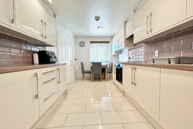 13 Thursby Walk, Exeter photo 4