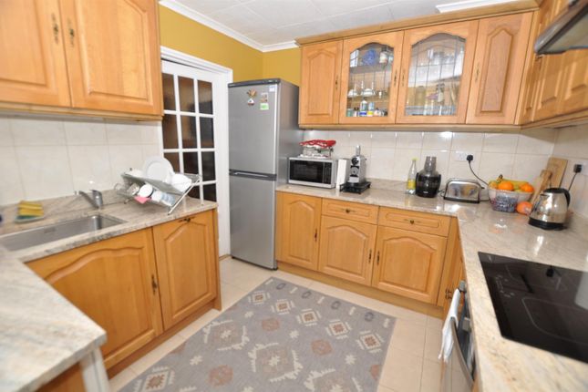 29, Sycamore Way, Carmarthen photo 3