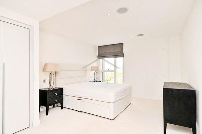 Flat to rent in Moore House, Grosvenor Waterside, Gaitliff Road