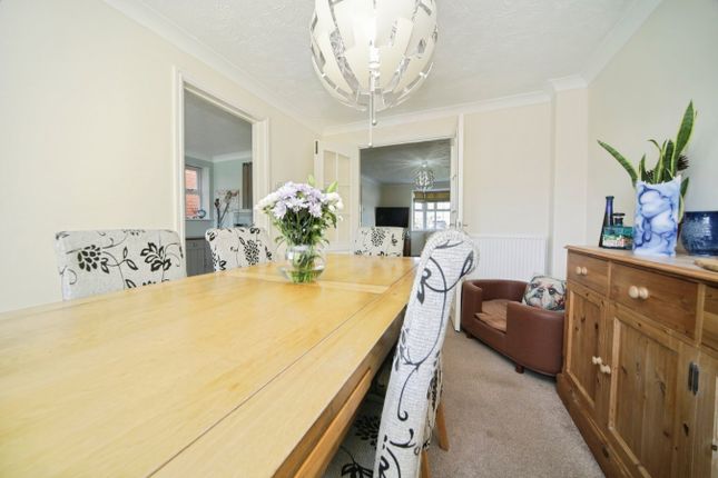 15, Aspen Close, Ipswich photo 5