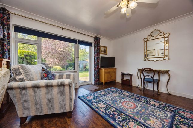 23, Powell Close, Surrey photo 4
