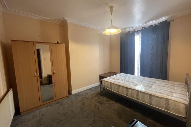 23, Meadow Road, Southall photo 2