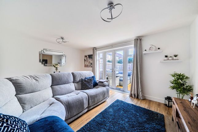 17 Pond Close, Exeter photo 3