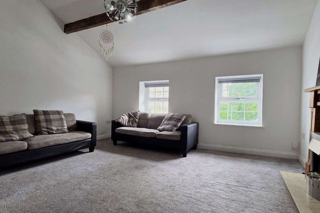 Studio flat on 2, Pellon Lane, Halifax, £600/mo