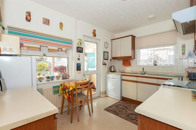 35, Hillview Road, Worthing photo 2