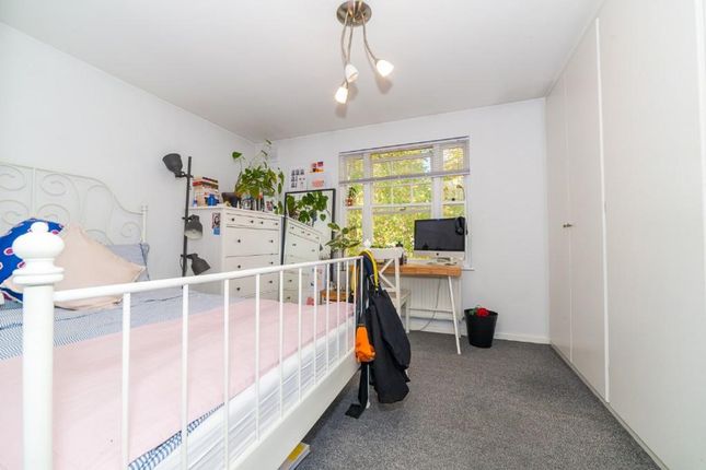 9 Sutton Square Urswick Road, London photo 4