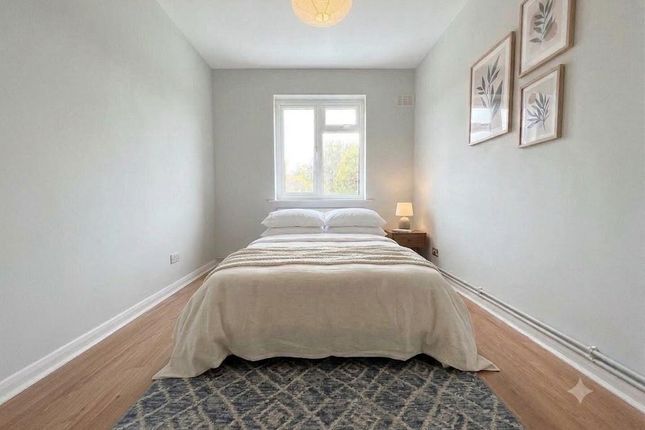 1 Milldene, Daws Lane, Mill Hill, NW7, Mill Hill photo 5