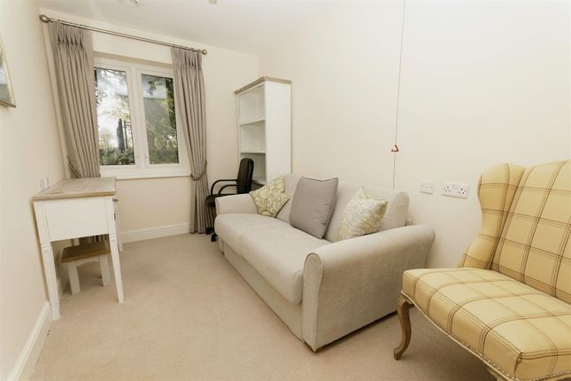 Flat for sale in Wardington Court, Welford Road, Northampton