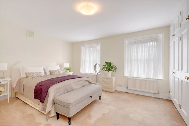 Flat for sale in Clifton Road, Little Venice, London