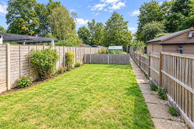 3-bed terraced on 19, Groveside, Henlow, £280,000