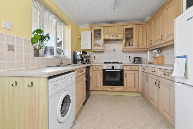 26, Woodlea Drive, Leeds photo 4