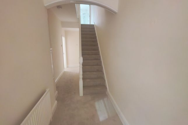 121, Stafford photo 5