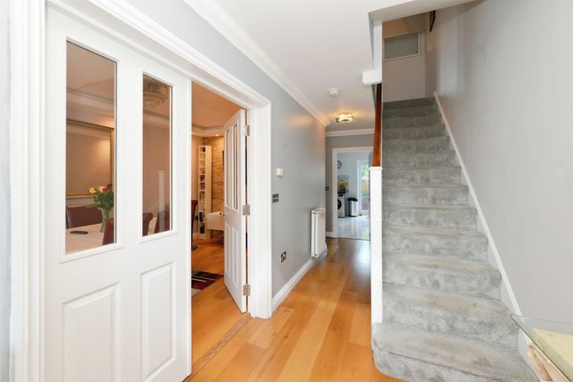 2, Robinia Road, Broxbourne photo 4