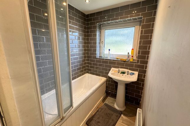 Room 5, 53, Deeds Grove, High Wycombe photo 2