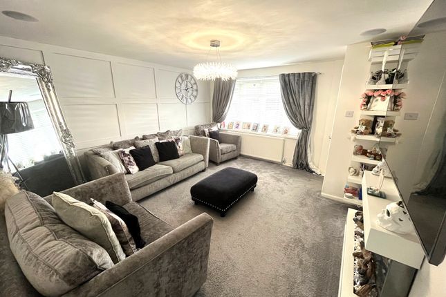 21, Gainsborough Drive, Bedworth photo 3