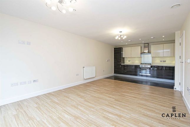 9 Thomas Court, New Mossford Way, Ilford photo 3