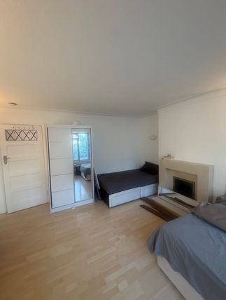 12A, Crestbook Place, London photo 5