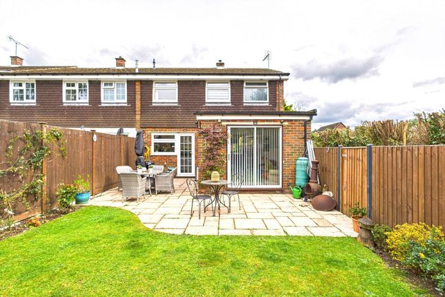 5, Howard Agne Close, Bovingdon Hemel Hempstead photo 2